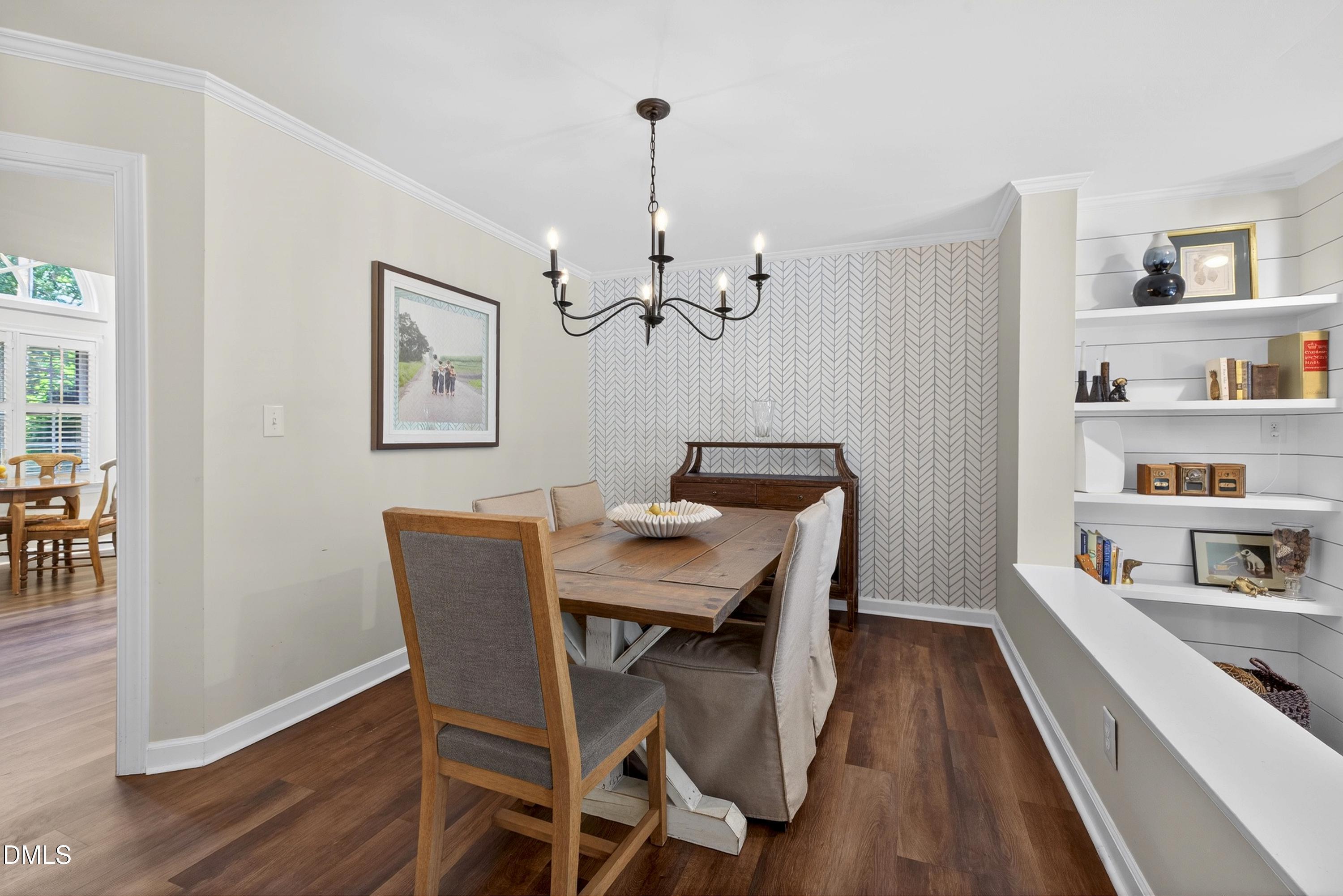Image 4: Dining