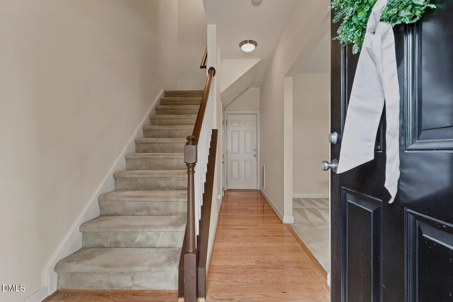 Image 3: 003-007-Foyer-1500x1000