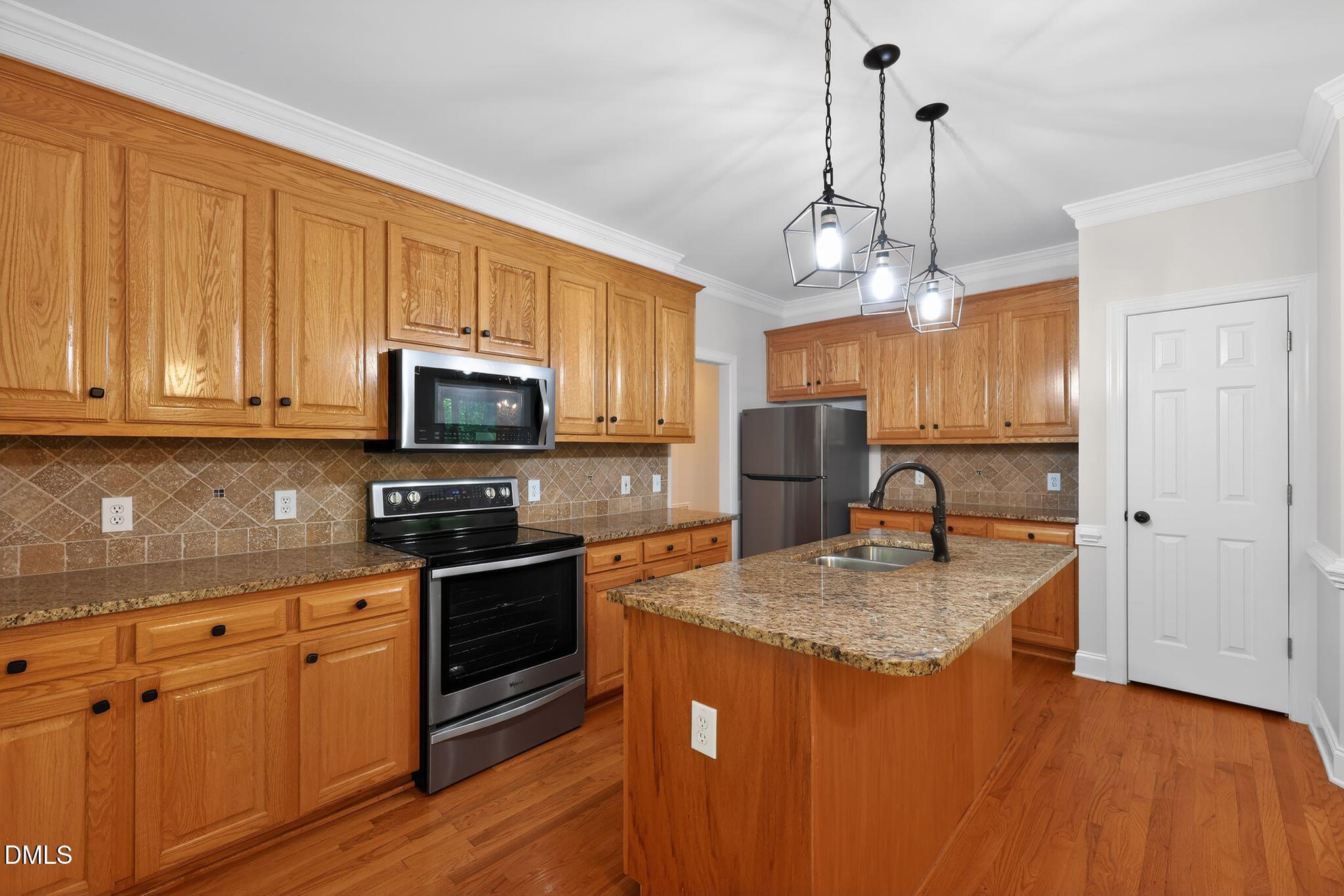 Image 4: 08_2212_Wheelerbrook_Ct_Raleigh_NC_27603