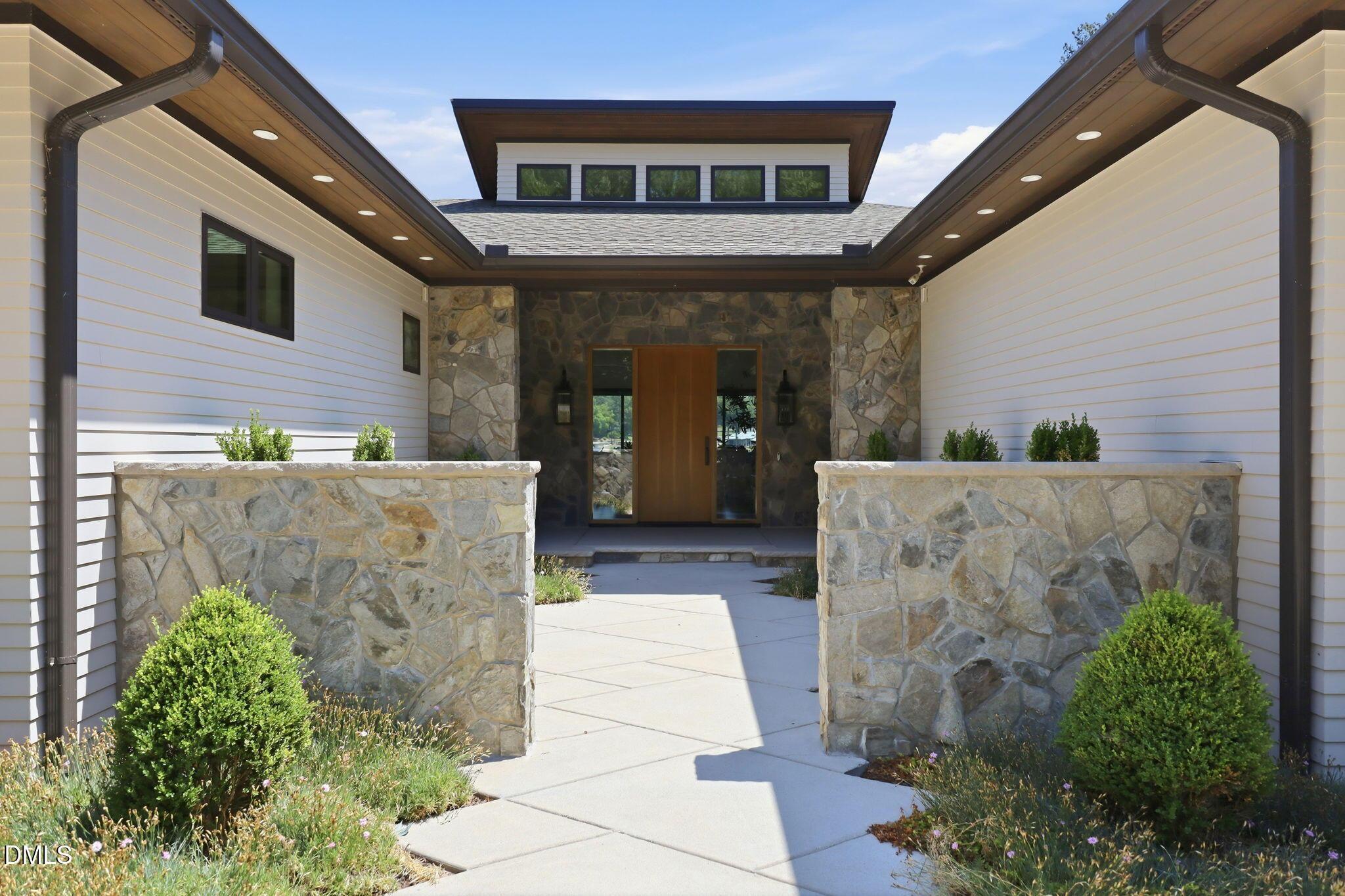 Image 4: Front of House