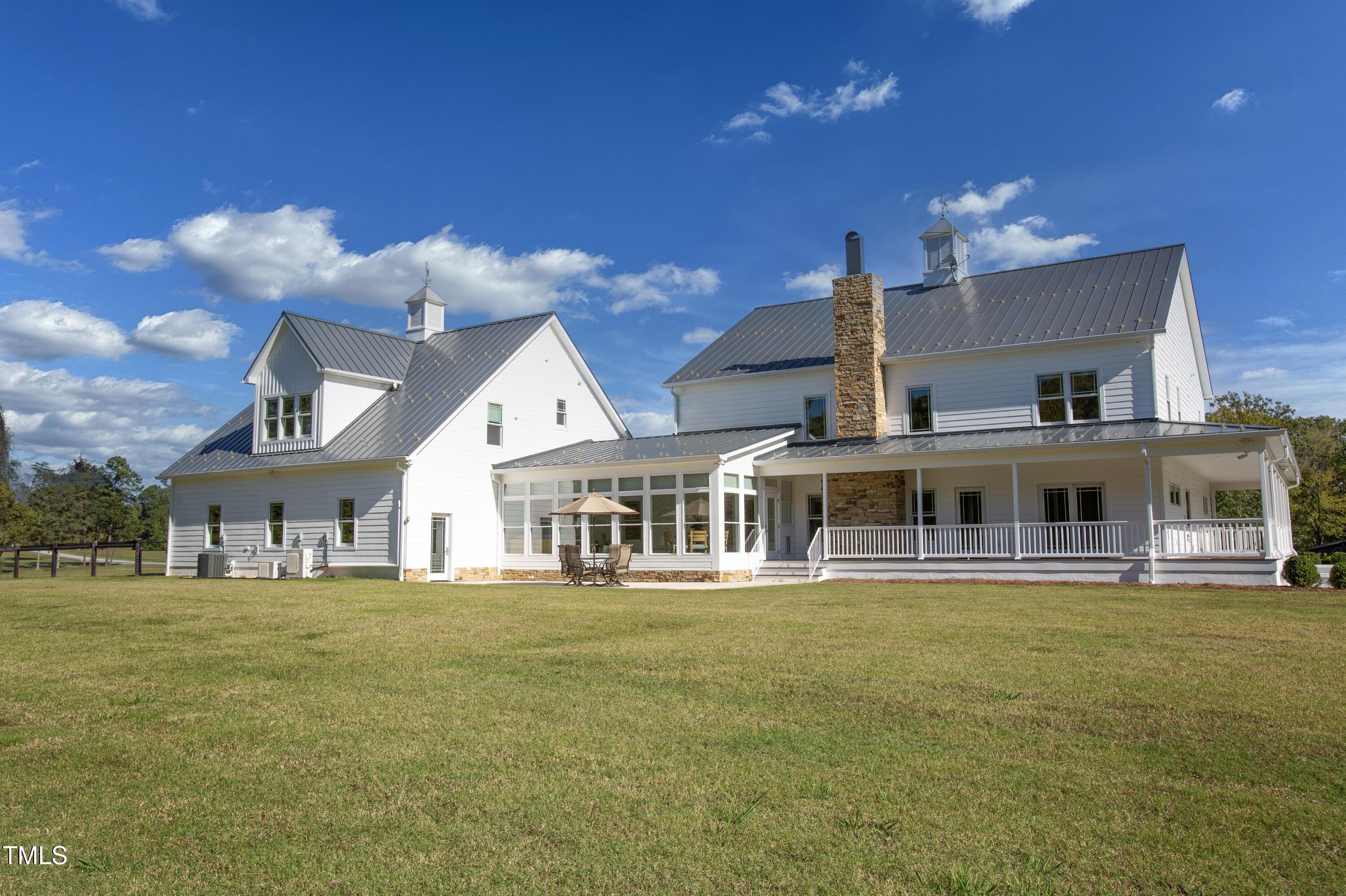 Image 4: Farmhouse 4