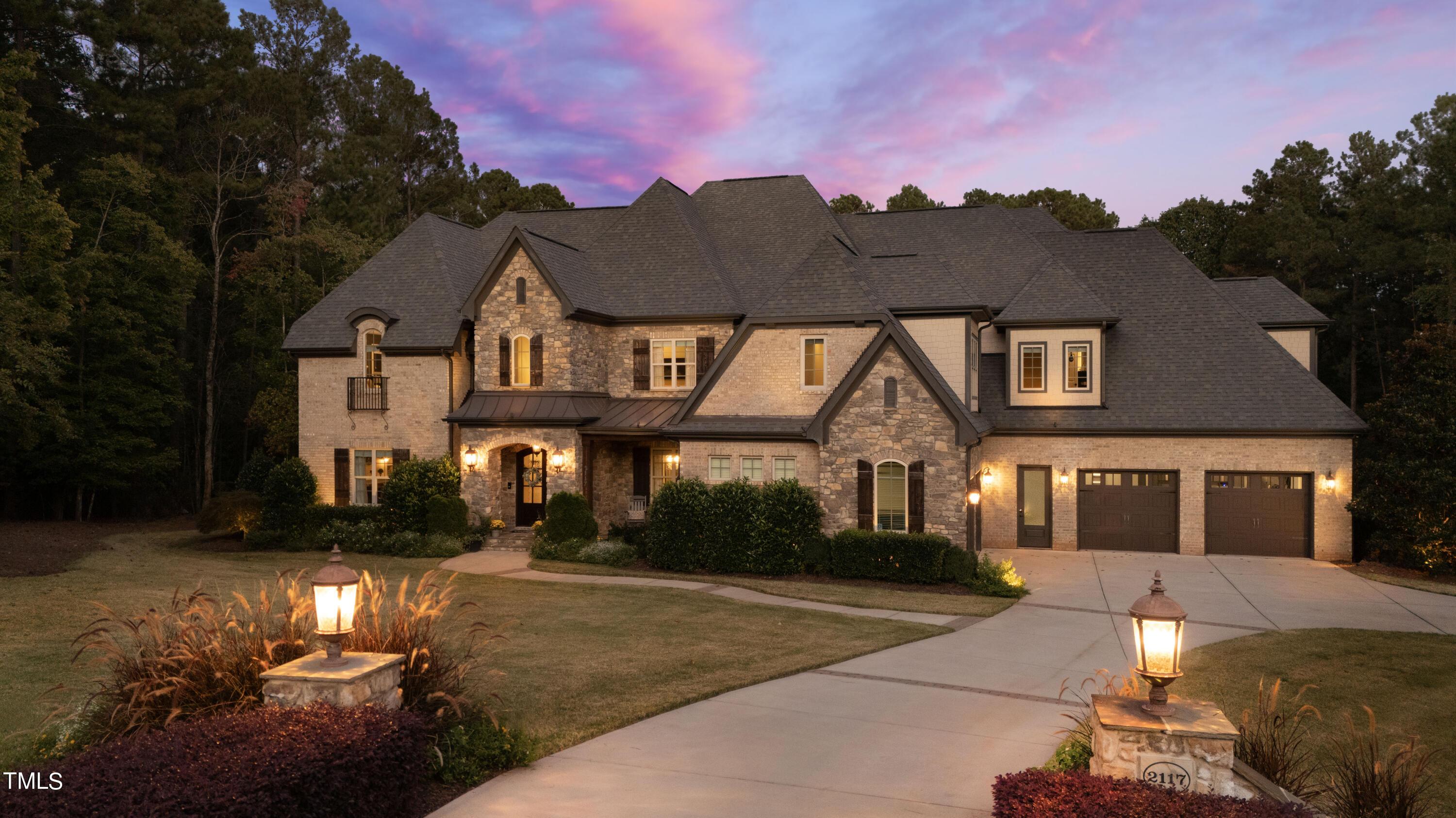 Image 2: 2 twilight Front