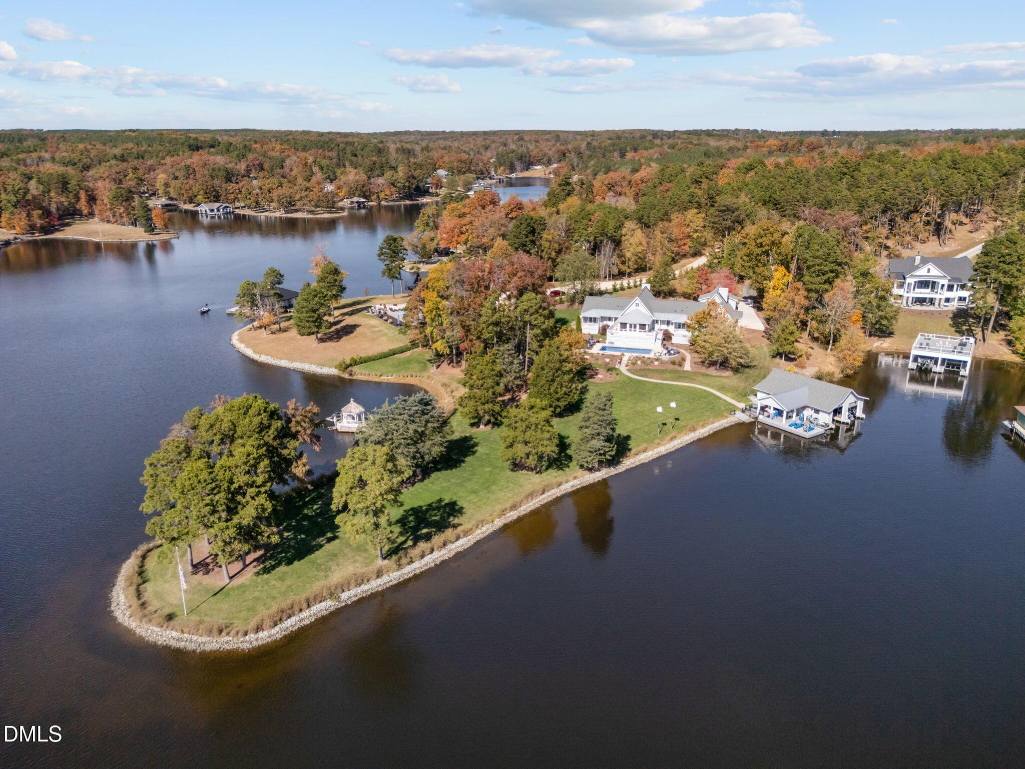 Image 2: FABULOUS POINT LOT-900 FT OF SHORELINE