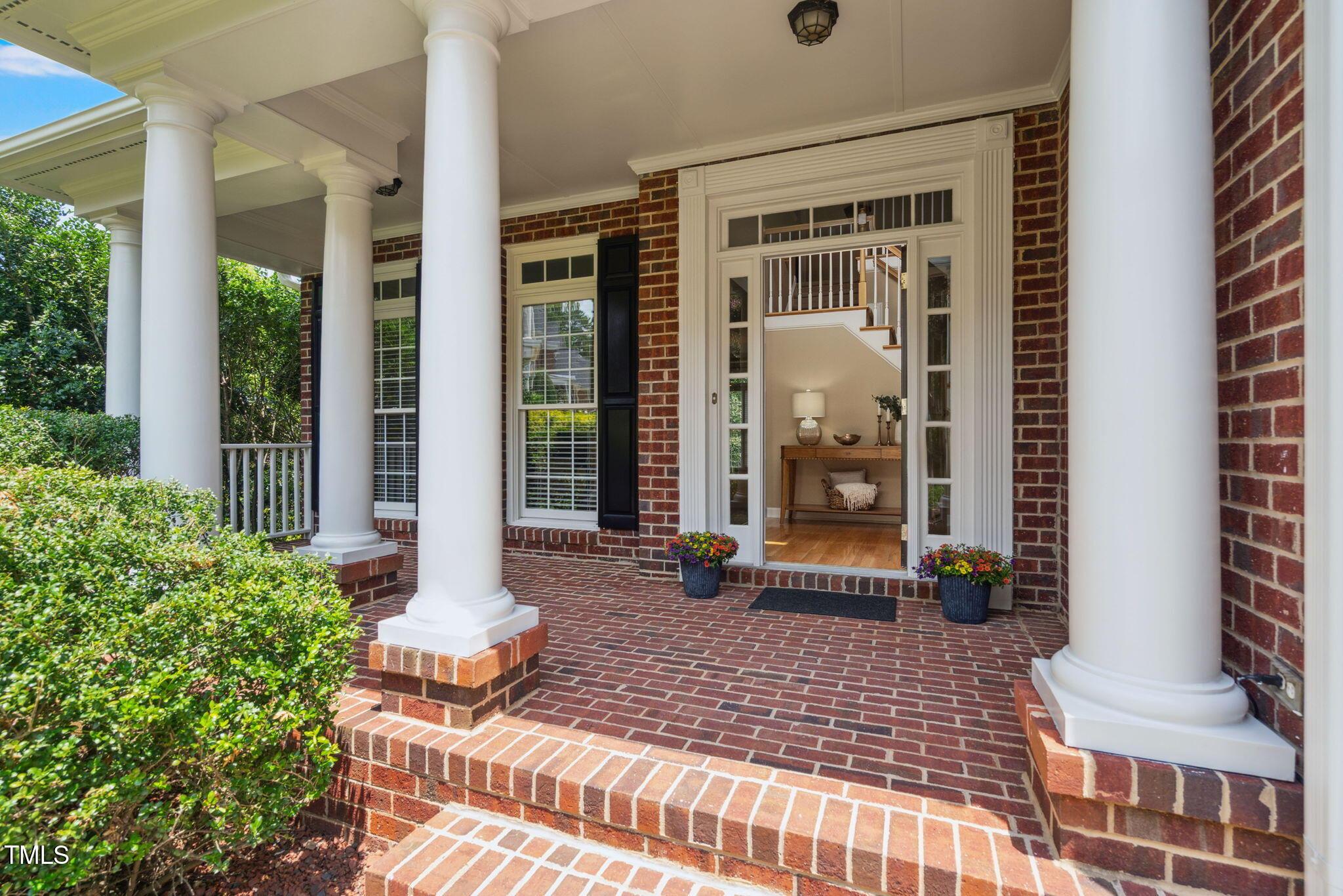 Image 4: 62-web-or-mls-315-birdwood-ct