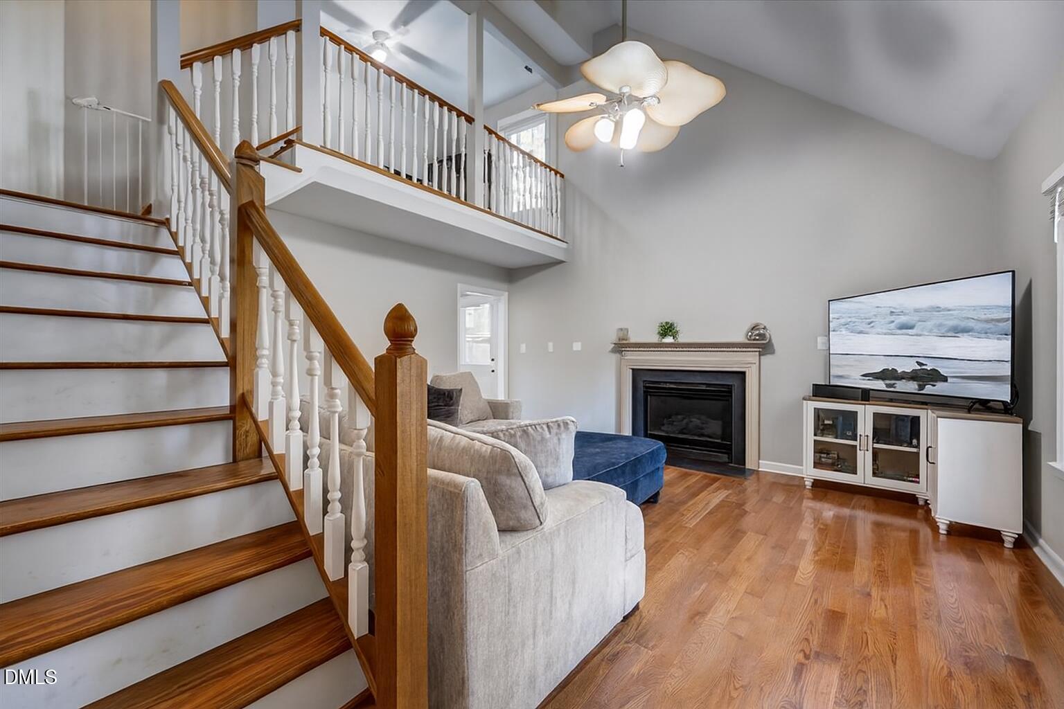 Image 3: Living Room 2