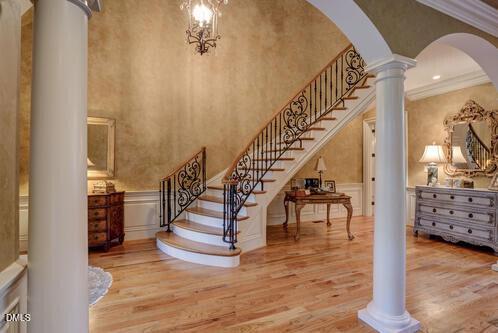 Image 4: 710LakeshoreDrive_66210_4