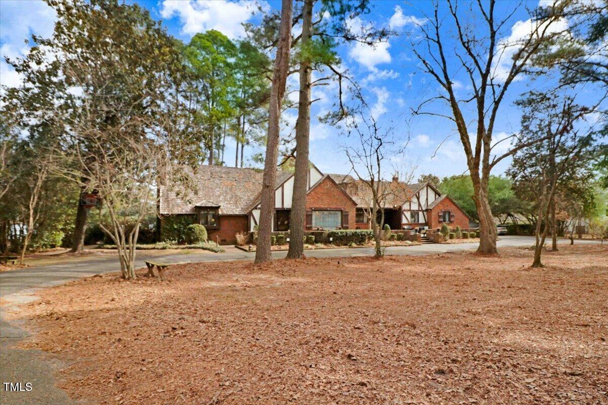 Image 3: 01-607 Lakeshore Dr-1