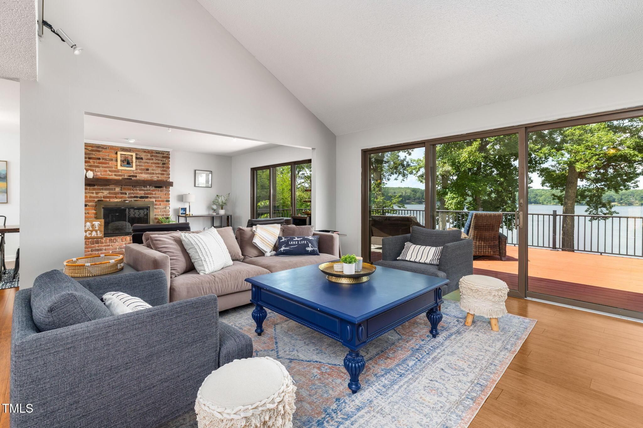 Image 3: 1-web-or-mls-307-Riverside-Trail-1