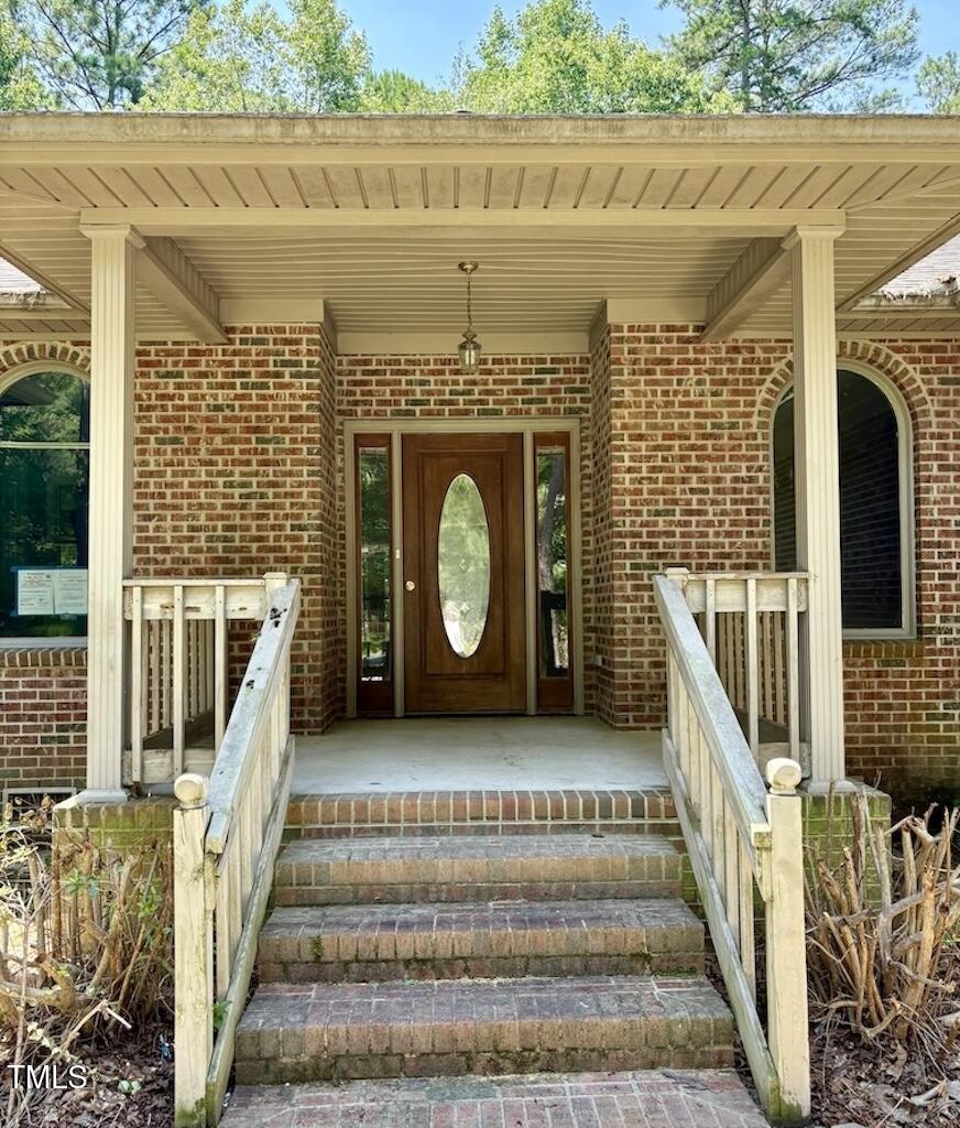 Image 2: entry