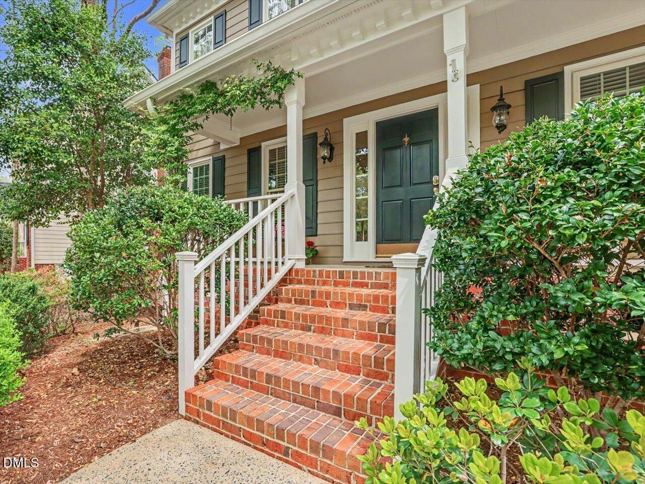 Image 4: 06-Front Entry