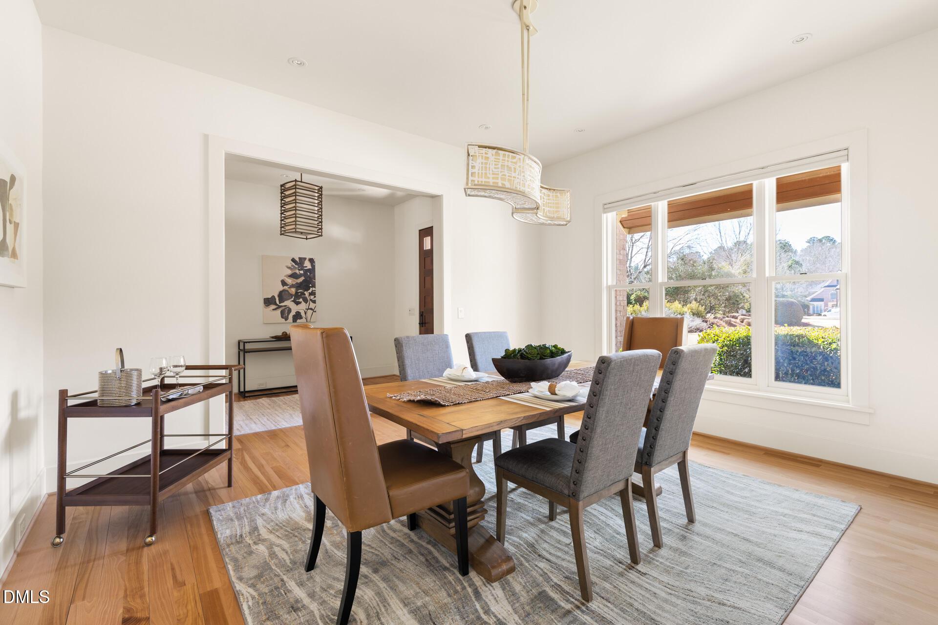 Image 4: Dining Room