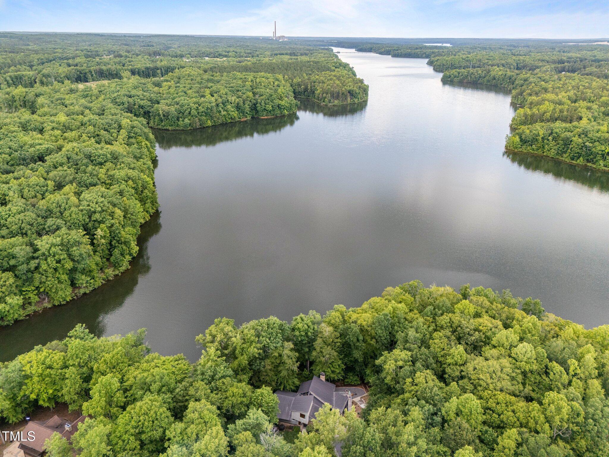 Image 3: MAYO LAKE