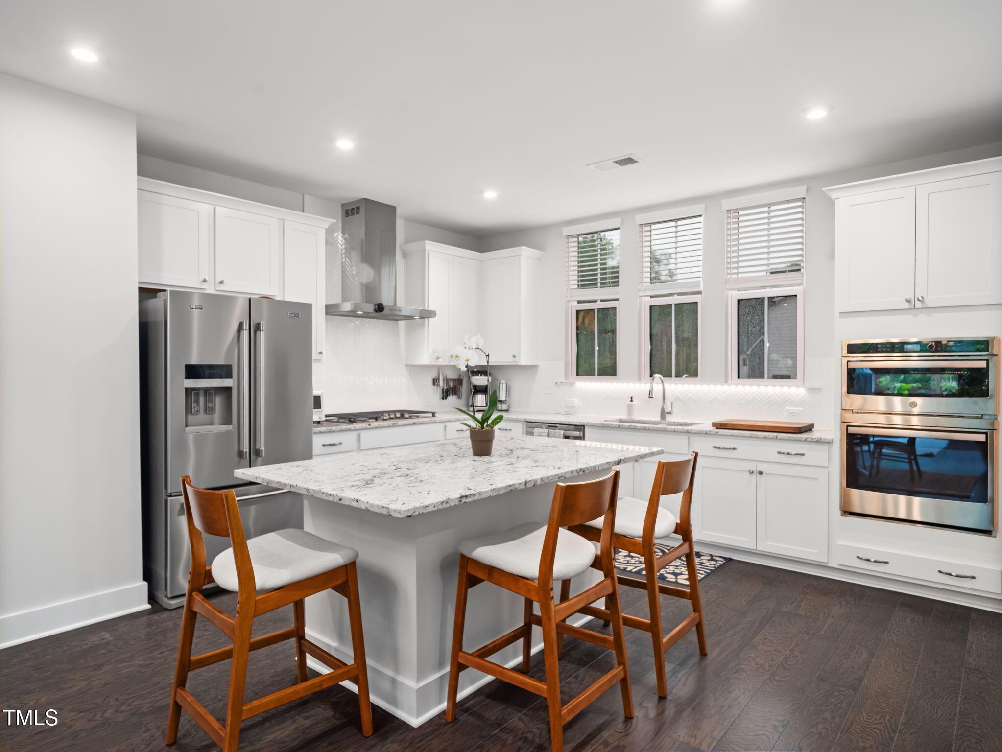 Image 2: 7-web-or-mls-916 Waterside View-160 Image 2: 7-web-or-mls-916 Waterside View-160