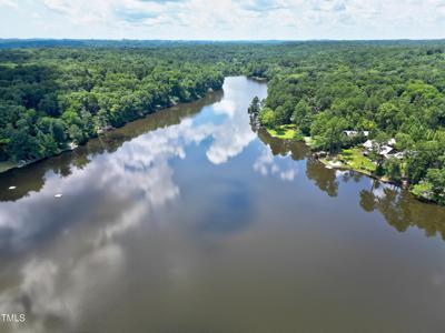 2144 Lakeshore Court