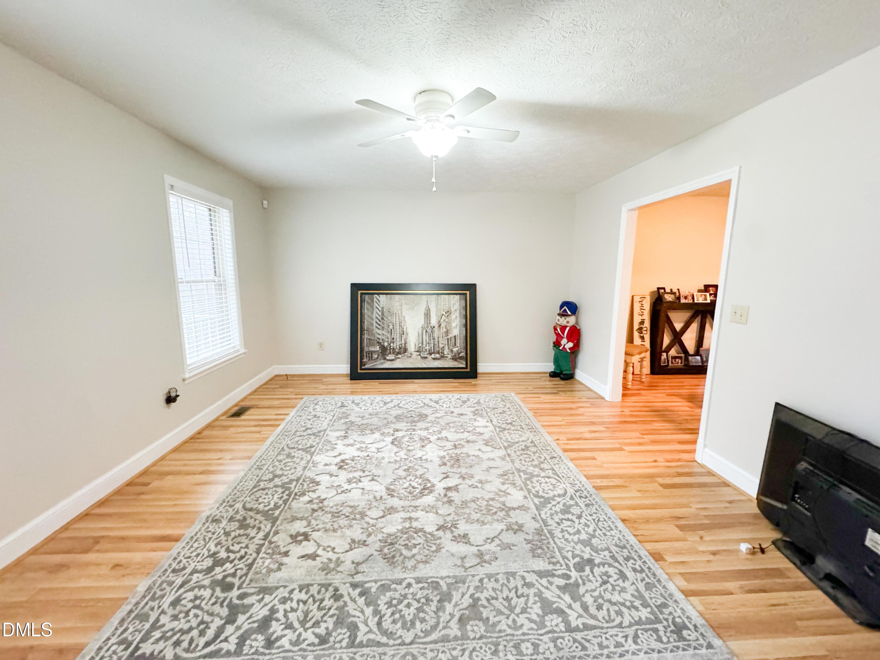 Image 4: E9BFC44A-30D1-4792-A62A-D06D33008FE8