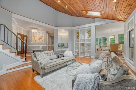 12000 Cliffside Circle