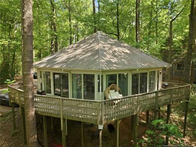 822 Hilltop Circle