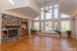 560 Valley Lane