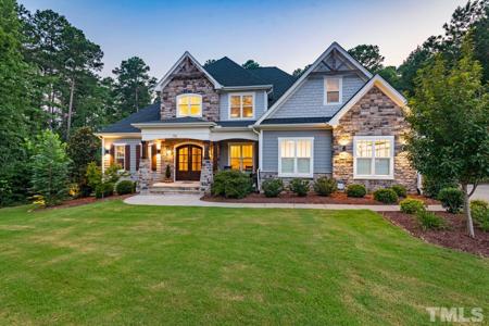 176 Lakes Edge Lane