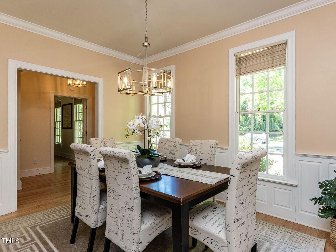 Image 4: 004-1280x960-dining-room