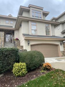 95127 Vance Knoll