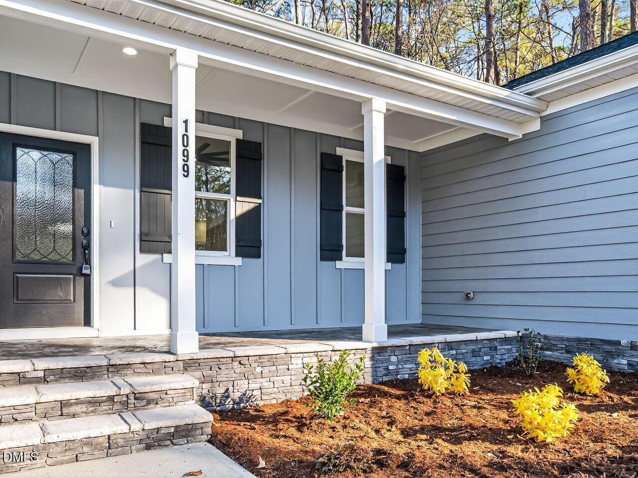 Image 3: 003-1280x960-front-porch