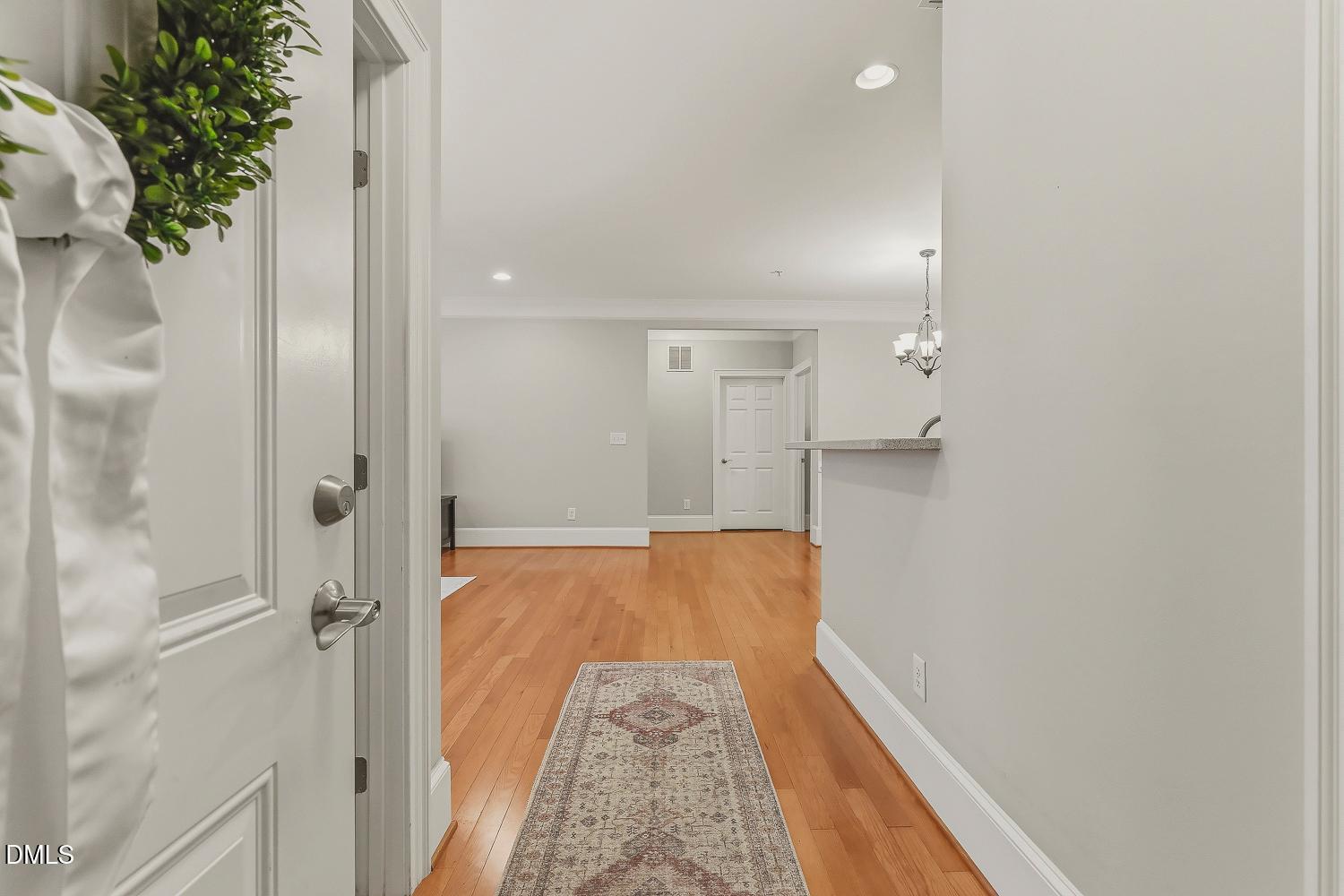 Image 4: 006-012-Foyer-1500x1000