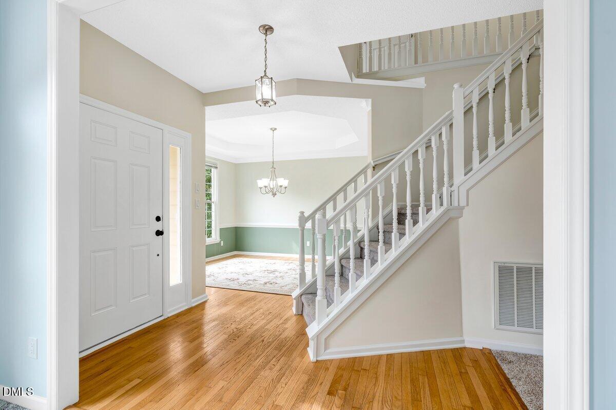 Image 4: Front Foyer