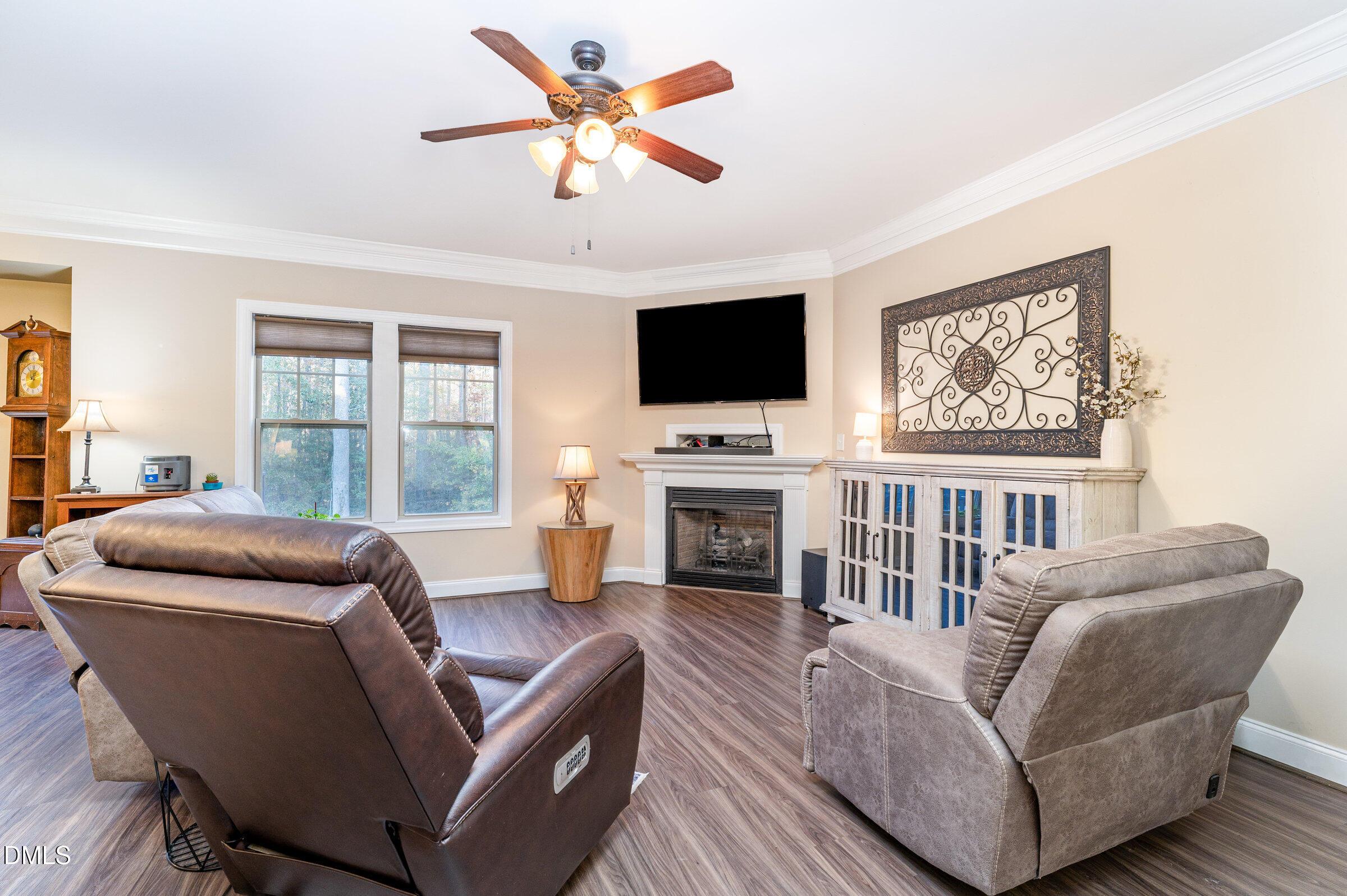 Image 2: Living Room