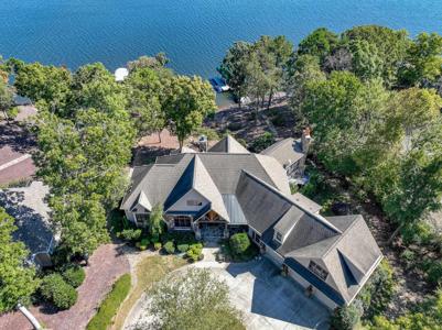 215 Porters Glen