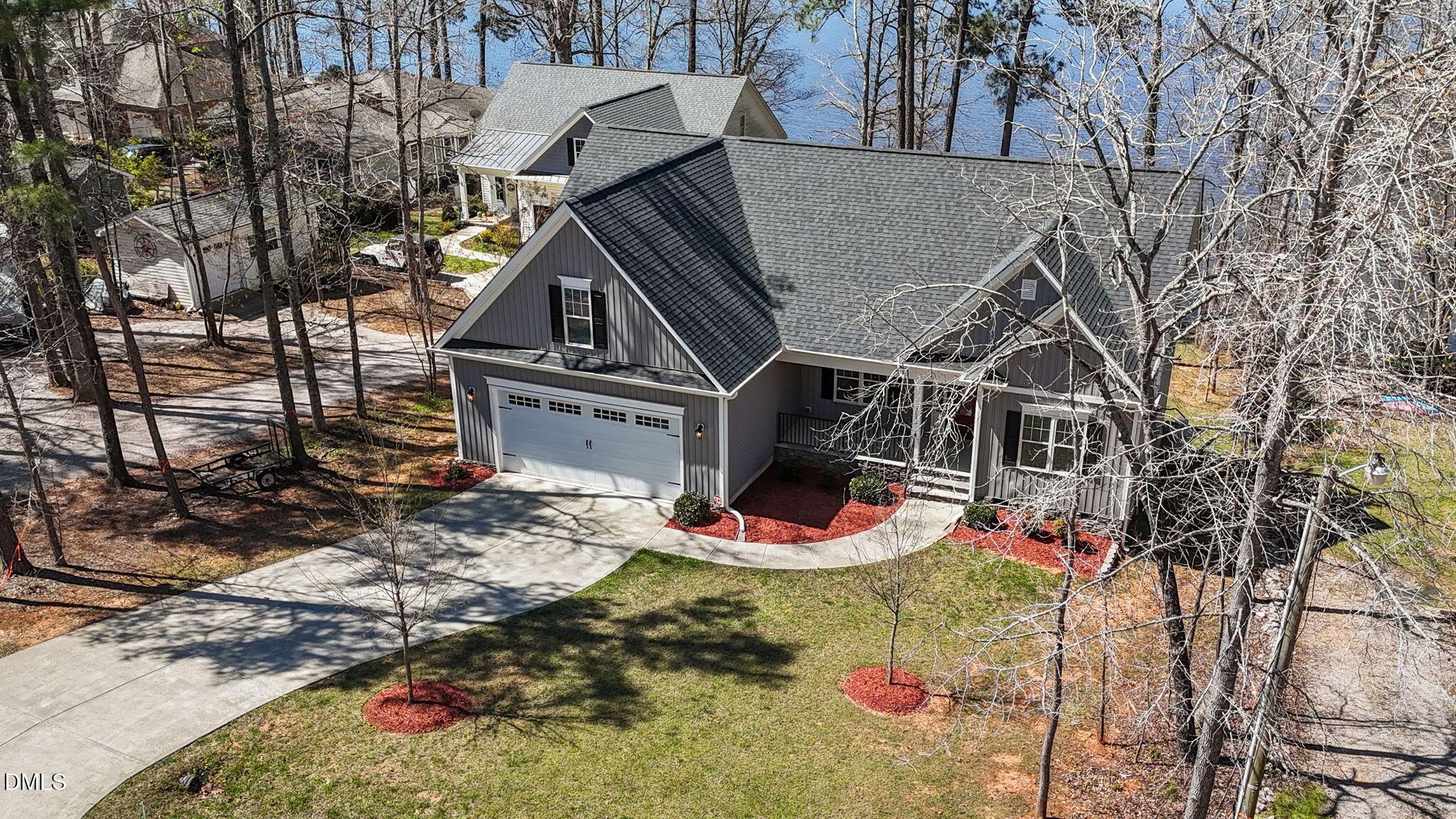 Image 2: Gorgeous Lakefront Ranch!