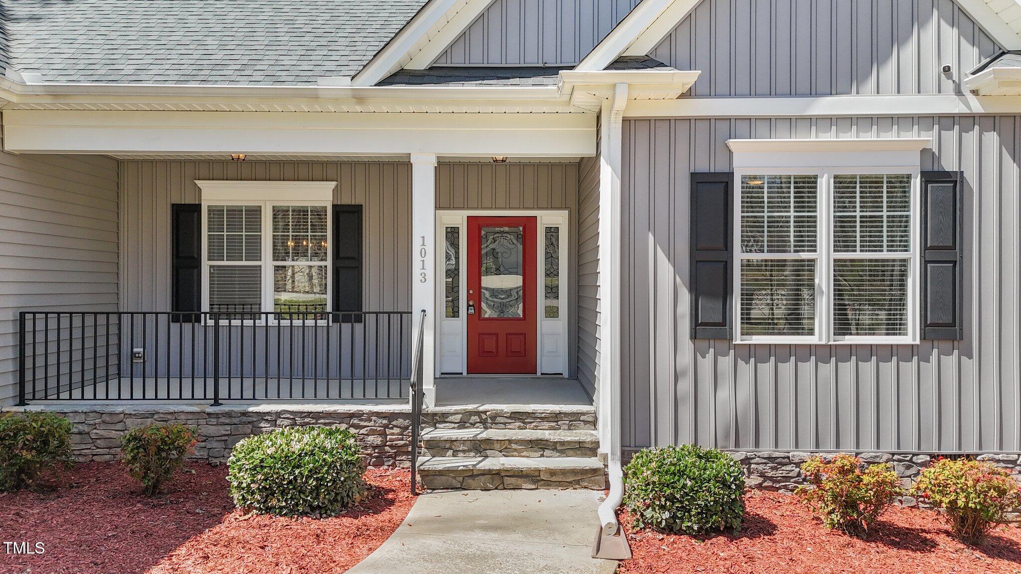 Image 4: Dream Home Available!