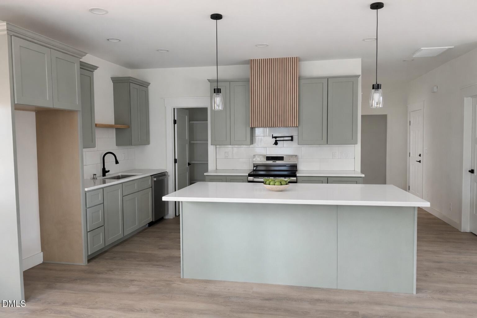 Image 3: FC6F67F2-225F-40FC-8F91-475D70C66096