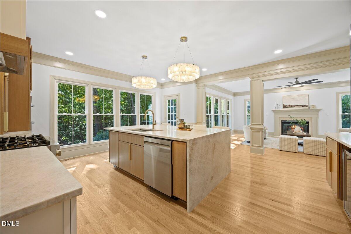 Image 4: 21-2A1A3257