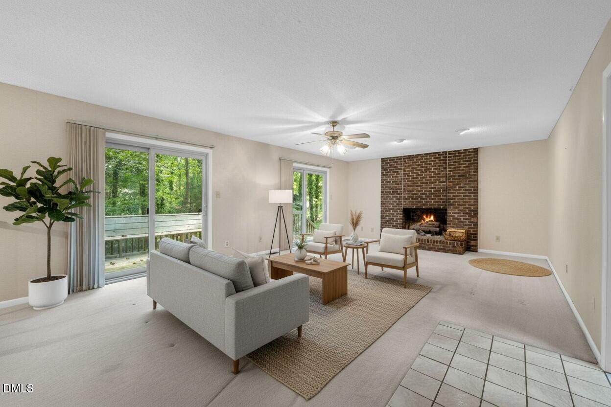 Image 3: Living room Staged