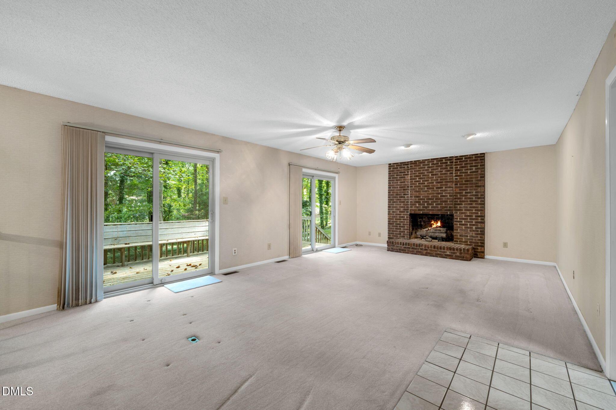 Image 4: Living room