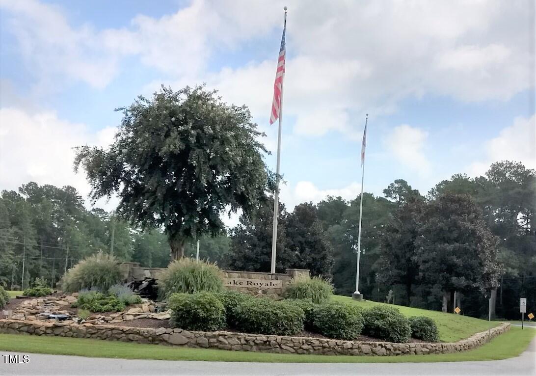 Image 1: 1Lake Royale Entrance R