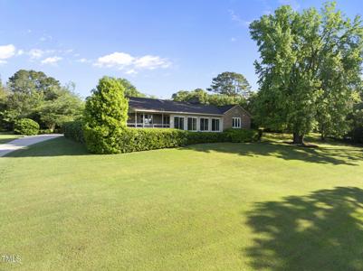9 Lakeview Drive