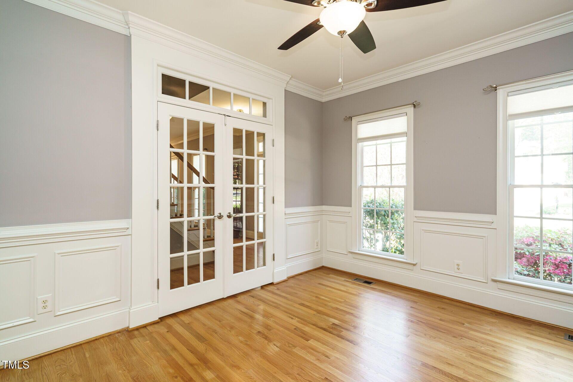 Image 4: Office