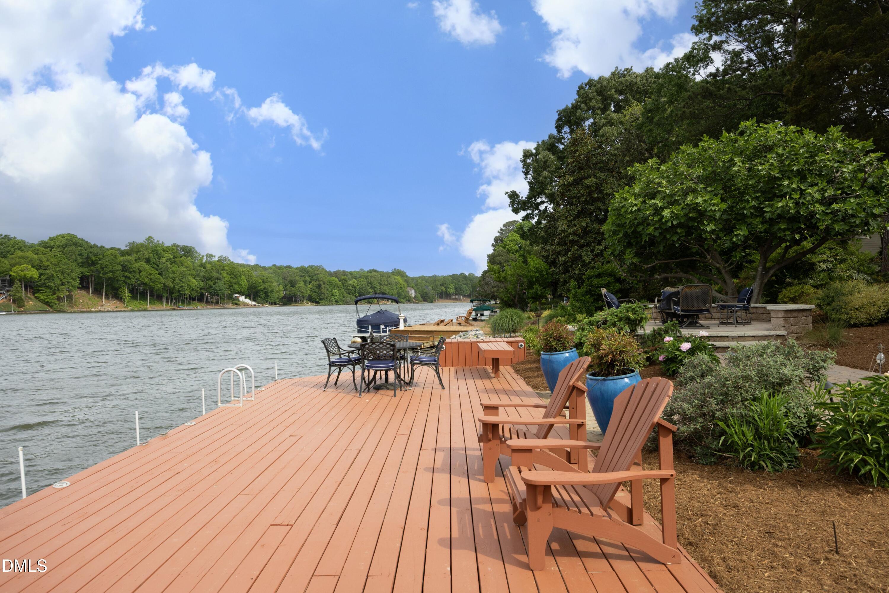 Image 1: 09Dock
