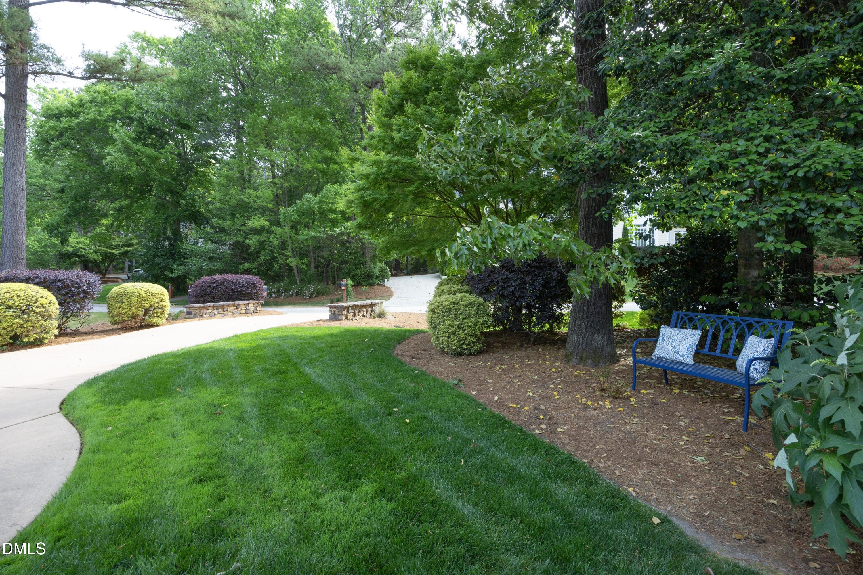 Image 4: 03FrontYard