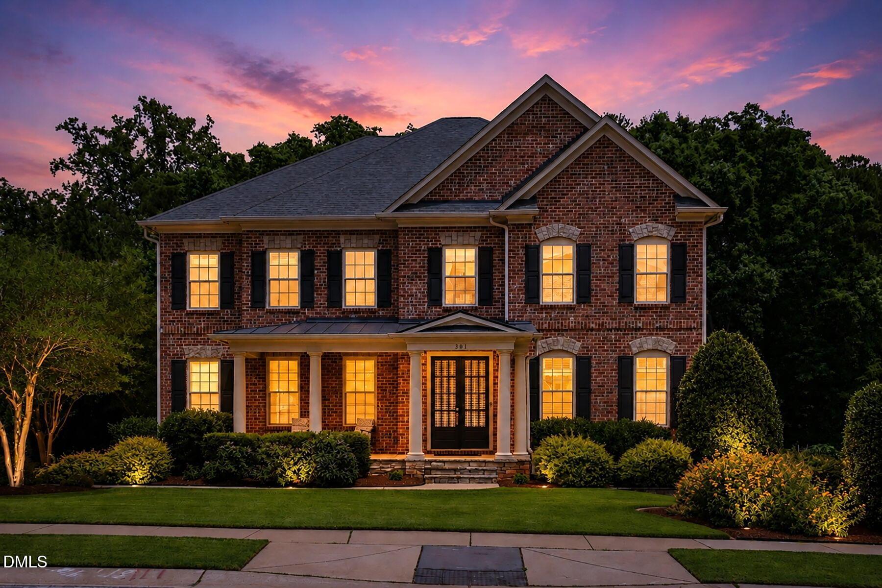 Image 2: 2-web-or-mls-301 Harvestwood Dr-1 twilig
