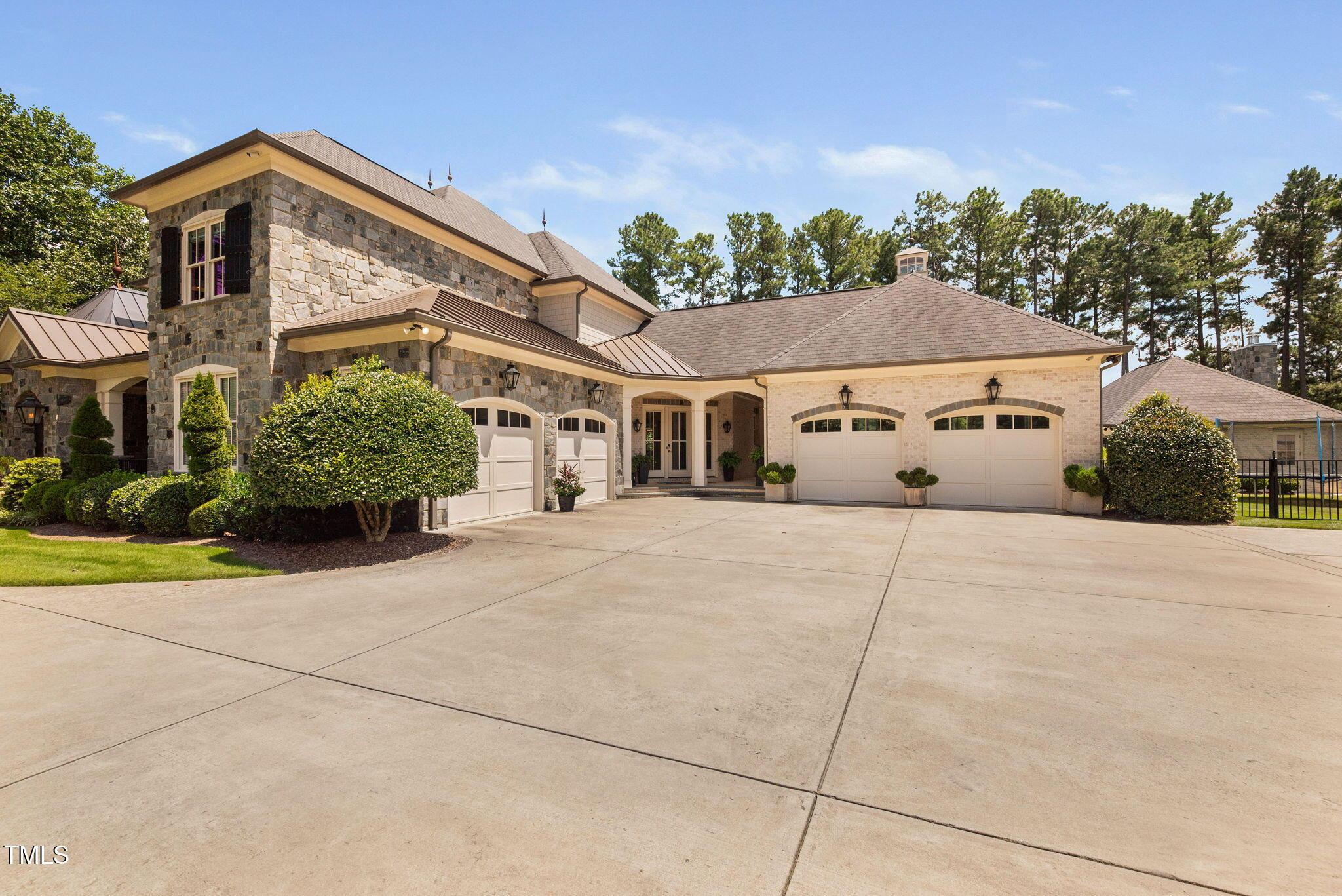 Image 3: 8-web-or-mls-1340-eagleson-ln