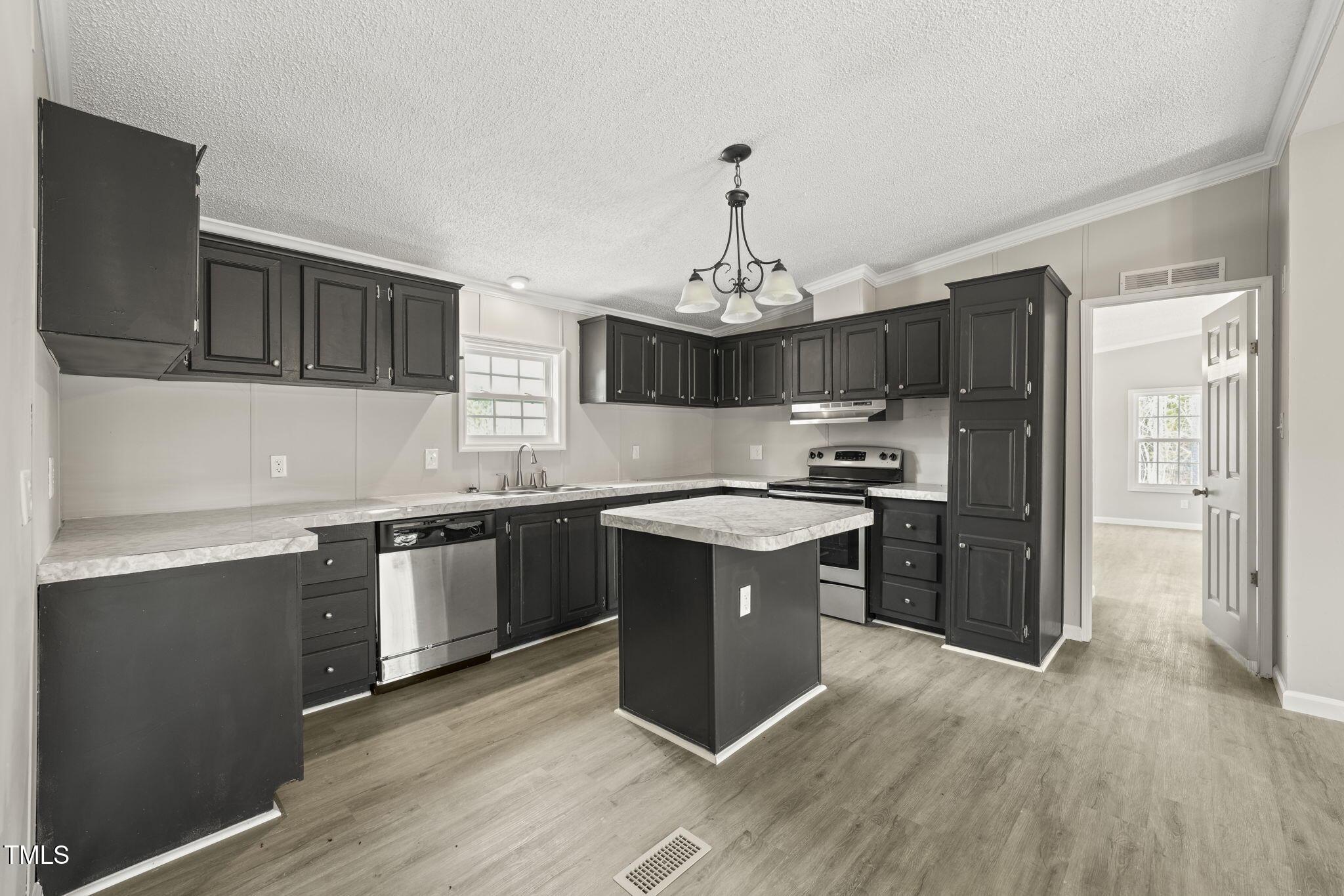 Image 3: 10-web-or-mls-DSC05193