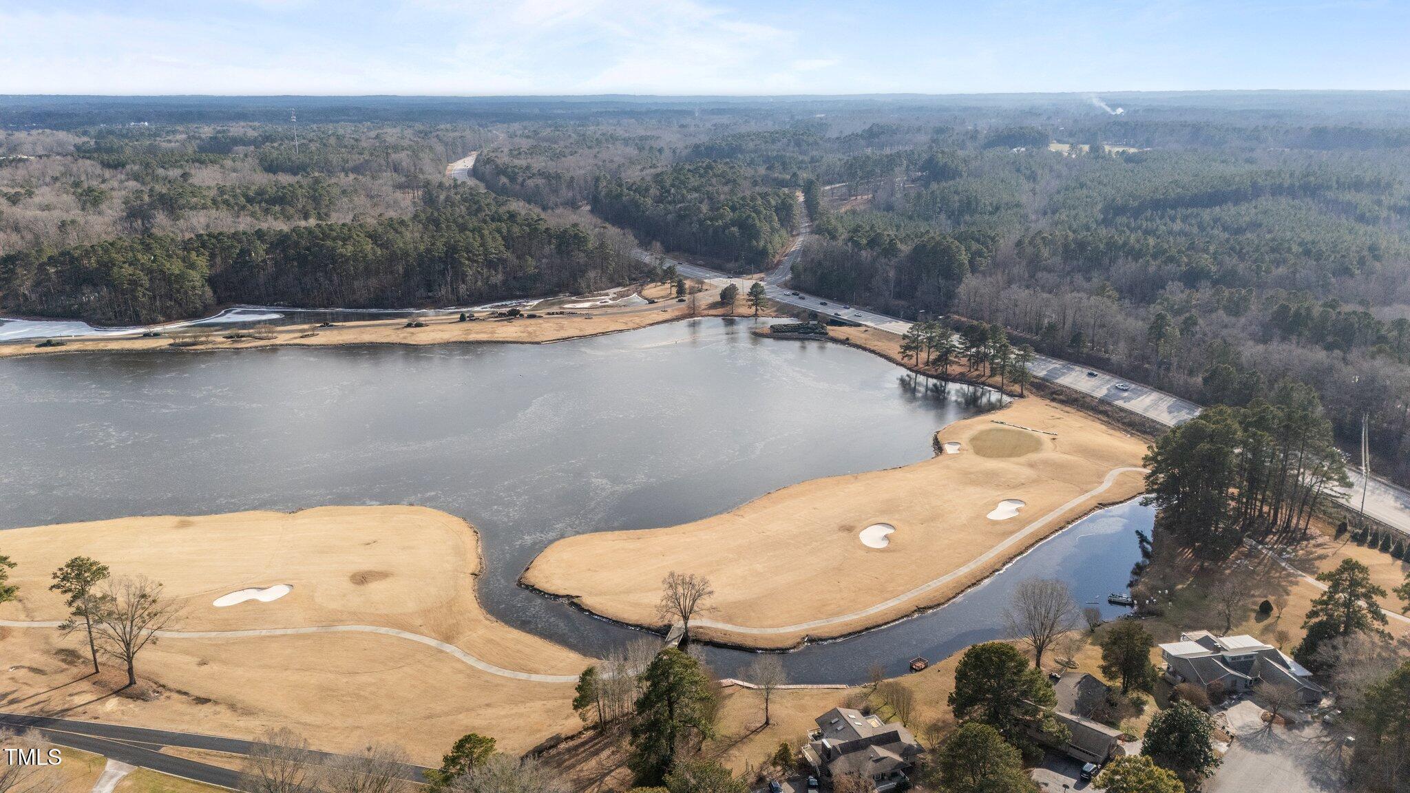 Image 4: Seasonal Lake Views in Front