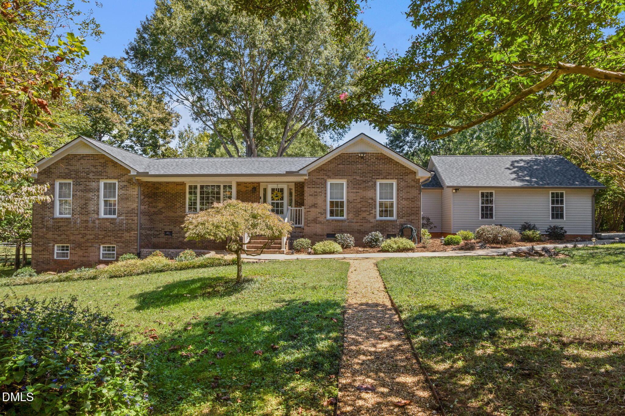 Image 2: 002-1-web-or-mls-IMG_2318_1