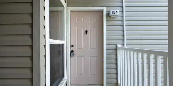 Image 3: 06FrontDoor