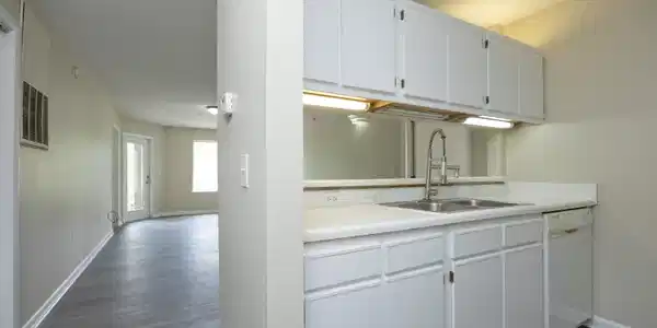 Image 4: 08Kitchen_Living