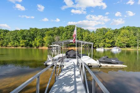 136 Waters Edge Loop
