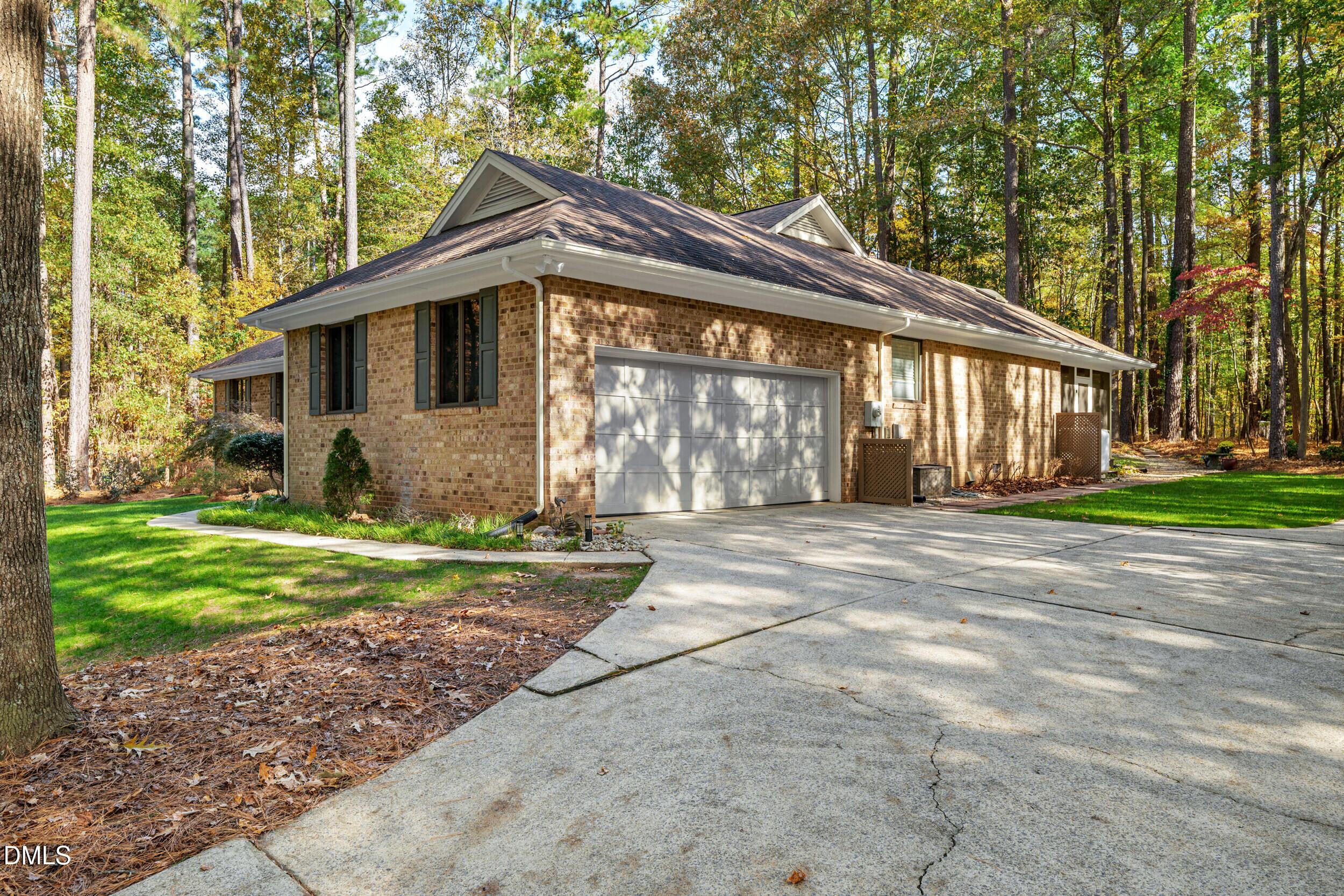 Image 2: 2 -5209 apple valley dr, exterior